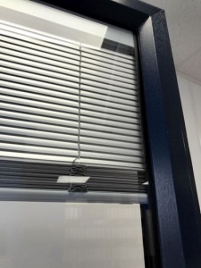 neginglass-شیشه های دوجداره کرکره دار